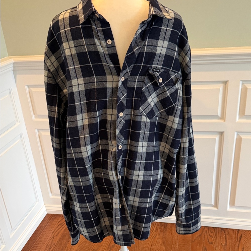 Volcom Men's Blue and Gray Checkered Shirt